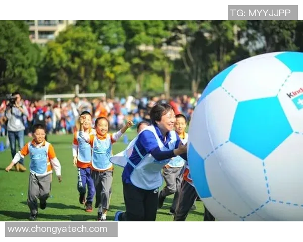 花式挑足球技巧大揭秘让你在球场上尽显风采与魅力 花式挑足球技巧大揭秘让你在球场上尽显风采与魅力